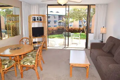 Image de Condo d'angle au rez-de-chaussée avec emplacement idéal