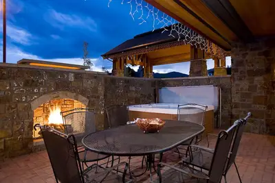 Image de Bl6112 Cour privée luxueuse et bain à remous! SPÉCIAUX D'Hiver!