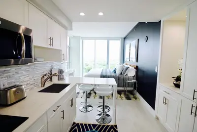 Image de Rénové 21ème Fl. Studio privé situé dans l'hôtel Coconut Grove