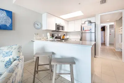 Image de 1 chambre avec Demi-Bain Xtra! Cuisine complète! Beach Front Condo!