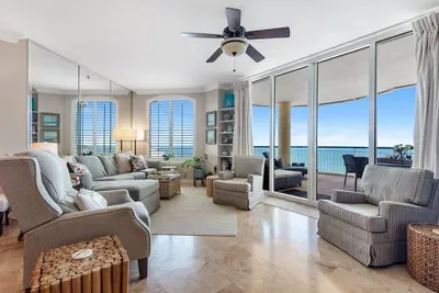 Image de Beach Colony East Penthouse 16b-Beach Front unité avec une vue imprenable!