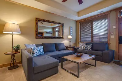 Image de Cour privée avec bain à remous, foyer et barbecue! Al4110
