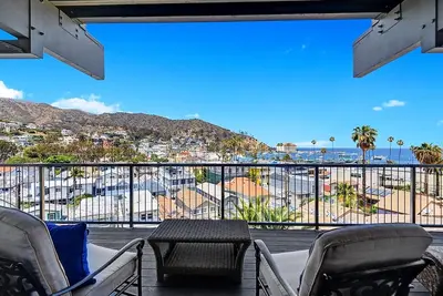 Image de Maison luxueuse avec de superbes vues panoramiques, balcon spacieux, Wifi
