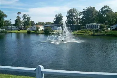 Image de Lakeside, Sunny Picturesque 3 Chambres 2 Bain + Q Canapé-lit Incroyable Maison + Golfcart