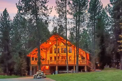 Image de Kabino: cabane en rondins de rêve! Jacuzzi et Wi-Fi! La perfection à son meilleur!