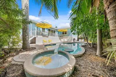 Image de Silver Surf - Une superbe maison familiale à 2 pâtés de maisons de la plage. <br><br><br><br><br><br>Wifi gratuit