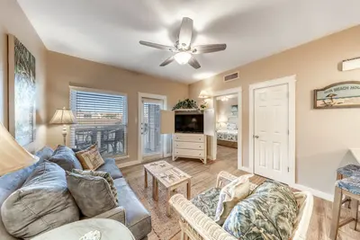 Image de Condo Bayfront avec piscine commune - près de Schlitterbahn, des plages et plus encore!