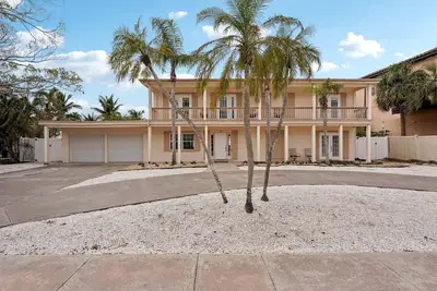Image de Belle mise à jour Pool Home sur la célèbre St. Cercle Armand, Sarasota, Floride
