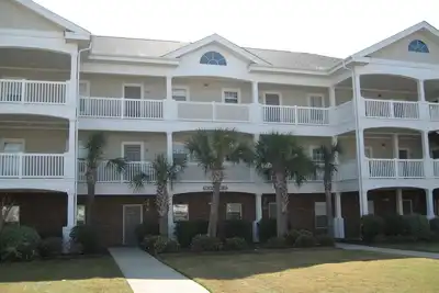 Image de Beautiful 2 Br / 2ba Condo Situé sur le 3ème étage à Barefoot Resort