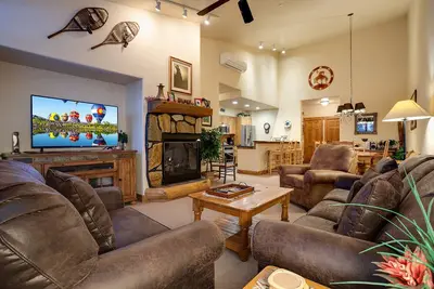 Image de Superbe maison au dernier étage avec vue sur les montagnes! Promotions d'été! Cl3304