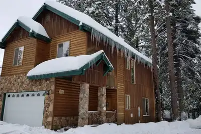 Image de King’s Cabin Mtn Retreat au lac Shaver! - Nr Village, wifi, A / C, Prem Propriété!