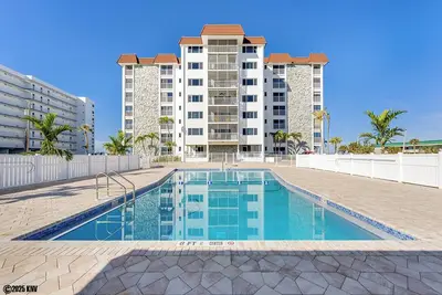 Image de Condo Sand Caper Beachfront avec vue spectaculaire 7e étage du golfe!