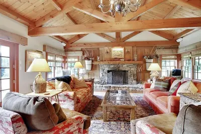 Image de Chalet Soupcon une oasis de luxe de paix et de sérénité