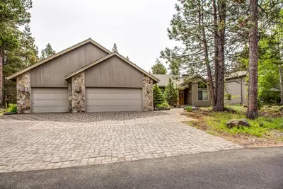 Single Level Golf Course Home, 4 chambres à coucher, 2 salles à manger, spacieuses - Nine17