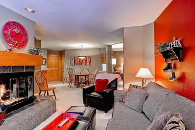 Image de Très beau décor confortable! Beaucoup d'activités juste à l'extérieur! Tr1202