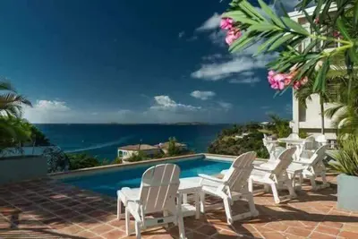 Image de Luxe 2 chambres \/ 2 salles de bain * Piscine * Ac toutes les chambres * - Promenade en ville * Vues incroyables!
