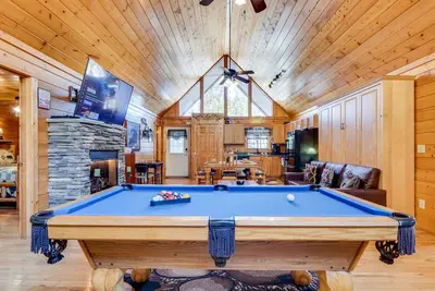\"Amazing Escape\" 3k Bds \/ 2Bth, 2Hot Tubs, Ps3 & 4, 2 Jacuzzi, Piscine intérieure, Arcade