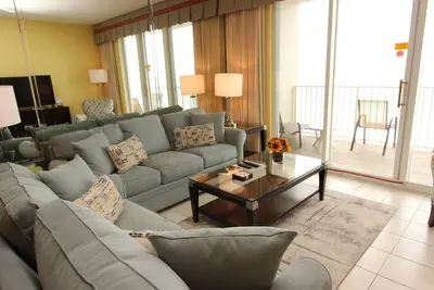 Image de Majestic Sun 613a - Ouvert 6 / 27-6 / 29 & 7 / 13-7 / 16! Condo de luxe 2bd w / nouveaux meubles de salon et couvre-lits!