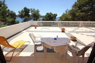 Image de Garçonnière avec la terrasse et la vue sur le mer Mali Losinj, Losinj (As-2489-a)