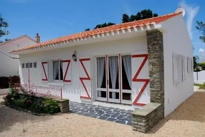 Image de Calme et confortable, bien aménagée, avec jardin, pour 4 personnes.