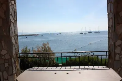Image de Appartement 3 chambres à 30m de la mer avec terrasse et parking, Hyères Plage