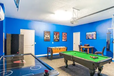 Image de Réductions disponibles, Services gratuits, Salle de théâtre, Piscine privée / Spa, Salle de jeux,