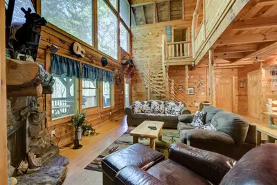Grande cabane en rondins accessible en fauteuil roulant, isolée des pins pour votre escapade en famille