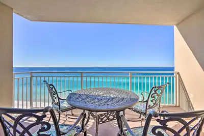 Image de Breezy Oceanfront Panama Beach Condo w / accès à la piscine