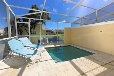 Maison mitoyenne moderne de 3 chambres avec piscine, balcon privé, Cubhouse, piscine communautaire