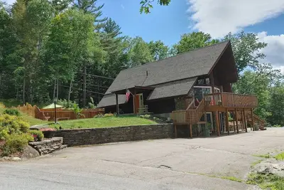 Image de Grand, confortable, chalet de montagne rétro des années 1970