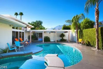 Image de Retraite de golf Indian Canyons avec vue imprenable sur la montagne, piscine creusée, table de billard et bar
