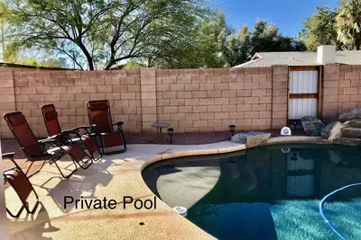 Image de Emplacement! ! Grande maison de la vieille ville de Scottsdale avec piscine privée - Entraînement près du printemps