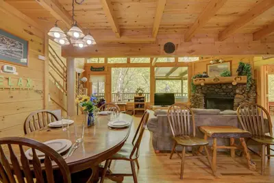 Cabane en rondins isolée parfaite pour laisser fondre vos soucis