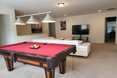 Image de Maison luxueuse, piscine extérieure, salle de jeux. 928