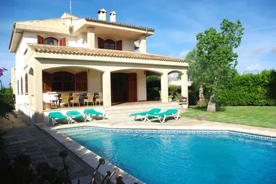 Beach and relax in house with private garden and pool in Sa Rapita
