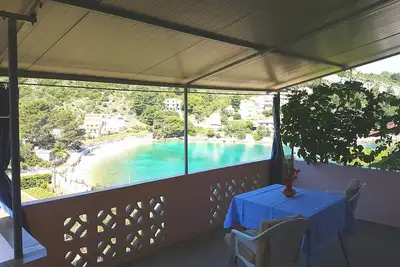 Image de Appartement d'une chambre avec la terrasse et la vue sur le mer Baie Prapatna, Hvar (A-12207-b)
