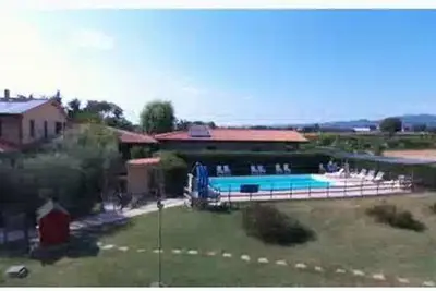 Image de Agriturismo La Mora Structure COMPLÈTE Avec Piscine PRIVÉE