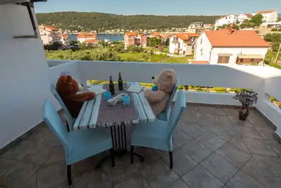 Image de Appartement de deux chambres avec la terrasse et la vue sur le mer Supetarska Draga - Donja, Rab (A-14152-b)