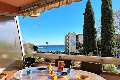 Image de Studio Climatisé avec Terrasse et Parking au Centre du Lavandou