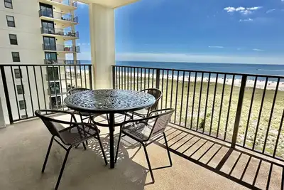 Image de Vues à couper le souffle de ce condo 2br en bord de mer au 6ème étage!