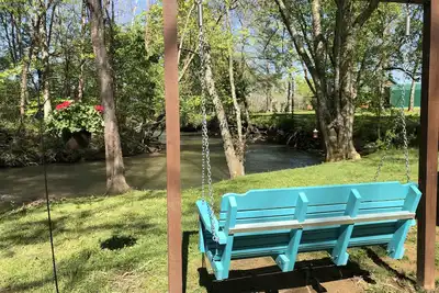 Ouvertures d'août! Profiter de la paix; Creekside, foyer sous le porche, oiseaux