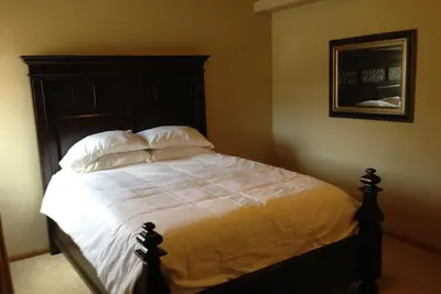 Image de Magnifique Loft de 2 chambres au coeur du centre-ville avec climatisation.