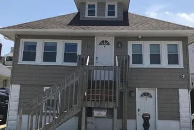 Image de 8 chambres, 3 salles de bain complètes, Ocean Block près de tout