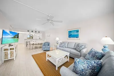 Image de Belle Beachview condo internet, grande piscine, véranda, près de commodités