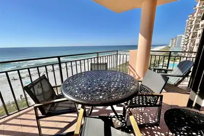 Image de Magnifique condo de 2 chambres au 7e étage avec une vue magnifique sur le golfe!