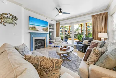 Image de Adagio F-105 rez-de-chaussée, condo d'angle, idéalement situé à côté de la piscine! !