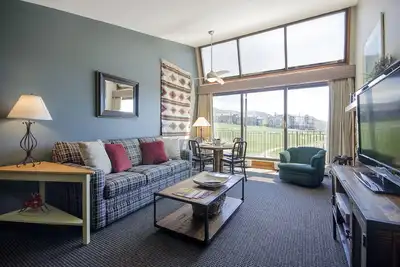 Image de Bt606 by Mountain Resorts: Vue sur la vallée ~ Piscine et spas ~ Promenade au village