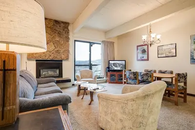 Image de Ca317 by Mountain Resorts ~ Vue imprenable sur la vallée * Clubhouse avec piscine et bain à remous!