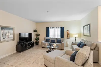 Image de Minutes To Disney, Piscine Splash Privée, Services Complexes Gratuits, Wifi Gratuit & Câble