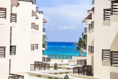 Image de Magnifique Condo avec immense terrasse et piscine privée-Mamitas Beach
